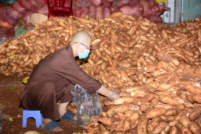 Chùa Hoằng Pháp: Tiếp tục hỗ trợ người dân khó khăn trong đại dịch Covid (đợt 8)